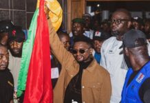 Culture : l’arrivée d’Azaya en fanfare à Conakry après son concert historique à l’Arena(Paris).