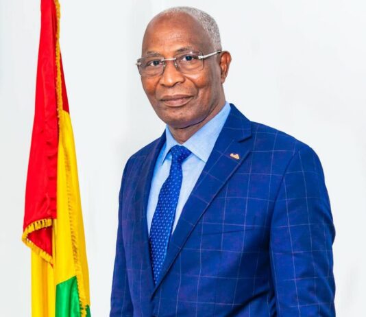 Guinée : Amadou Oury Bah reconduit à la Primature pour diriger le premier gouvernement de la Ve République.
