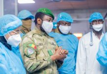 Mali : Assimi Goïta rend visite aux blessés et présente ses condoléances à la famille du Général Sadio Camara.