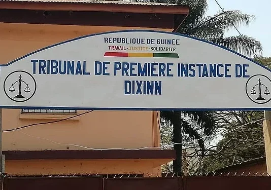 Guinée : un an de prison pour Moussa Oularé, condamné pour incitation à la haine envers la communauté forestière.