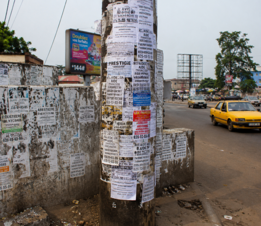 Affichage publicitaire anarchique : l’OGP interdit toute installation sans autorisation préalable.