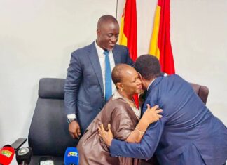 Passation de service : Alpha Bacar Barry quitte le ministère de l’Éducation en appelant à poursuivre l’excellence.