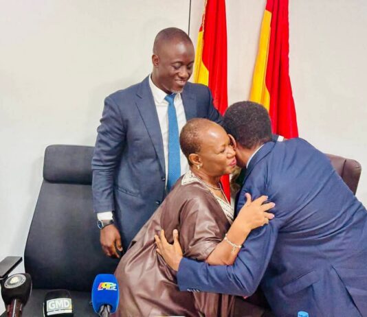 Passation de service : Alpha Bacar Barry quitte le ministère de l’Éducation en appelant à poursuivre l’excellence.