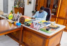 Guinée : Mamadi Doumbouya réaffirme sa fermeté contre la corruption et limoge deux ministres.