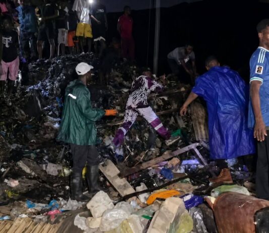 Éboulement de la décharge de Dar-es-Salam : 30 morts et 22 blessés.