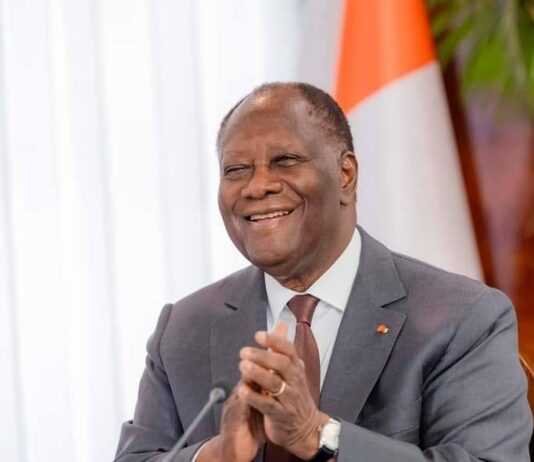 Côte d’Ivoire : Alassane Ouattara accorde la grâce présidentielle à plus de 4 600 détenus à l’occasion de la fête de l’indépendance.