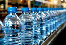 Eau minérale : le gouvernement fixe de nouveaux prix plafonds en Guinée.